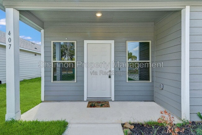 Photo - 407 E Avenue G