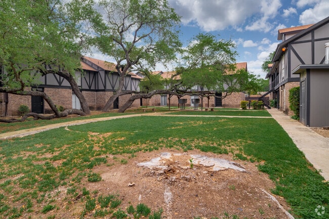 Courtyard - Woodbury Place
