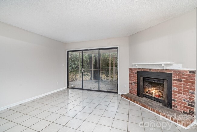 Photo - 8005 Horse Chestnut Ln