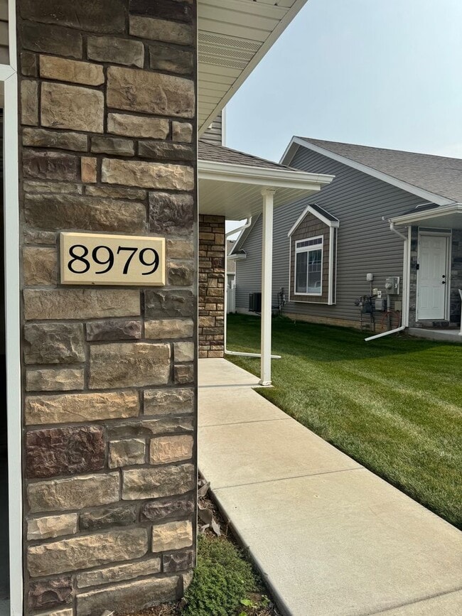 Photo - Spacious 3-Bedroom Townhome in Prairie Vil...