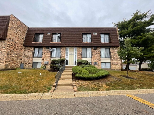 Building Photo - 202 S Waters Edge Dr Unit 201