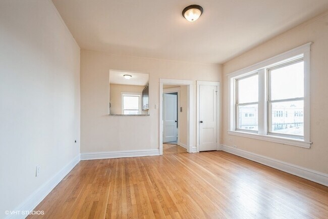 4248 N Lamon Ave Unit 2B
