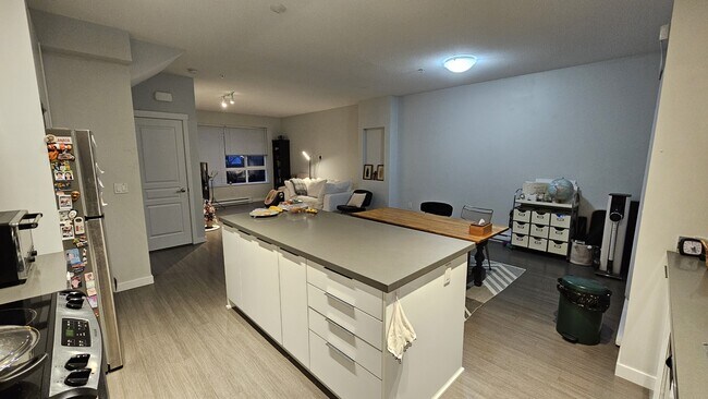 Photo - 8138-8204 204 St