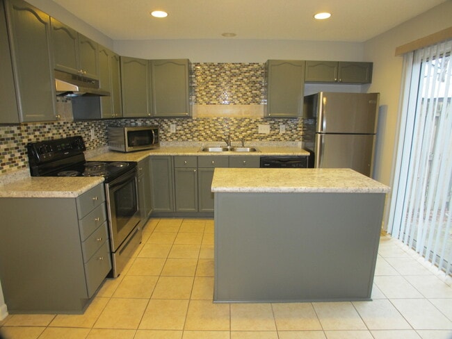 Photo - Pristine 2 bedroom, 2.5 bath Townhome located in the Roxborough Community!