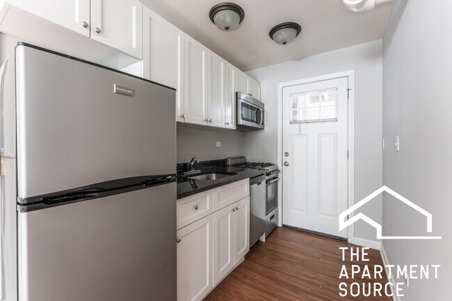 Building Photo - 4714 N Racine Ave Unit G-E