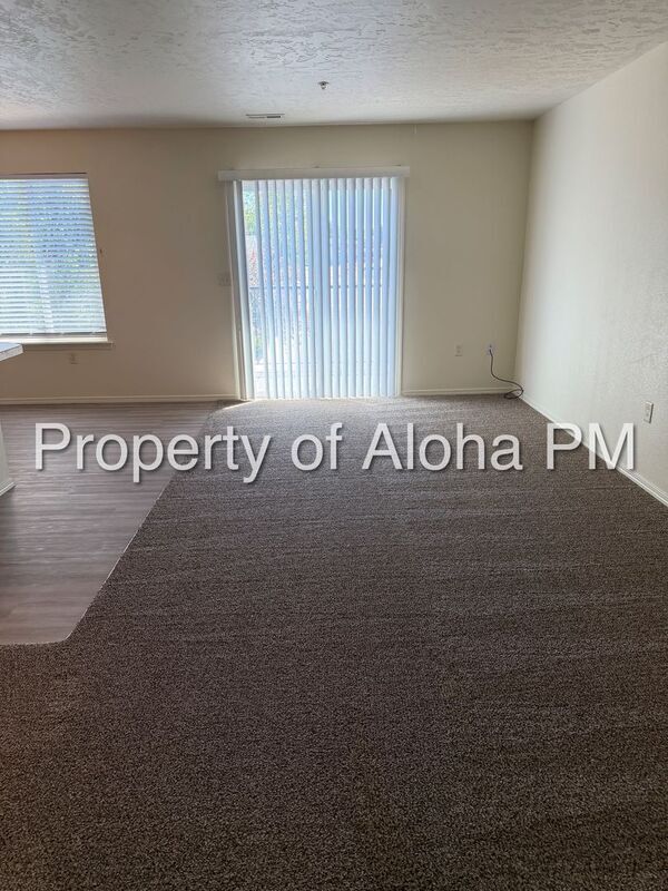 Photo - 1033 W Pine Ave