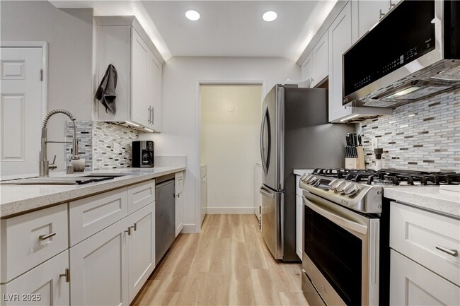 Photo - 950 Seven Hills Dr Unidad 2923 Rental