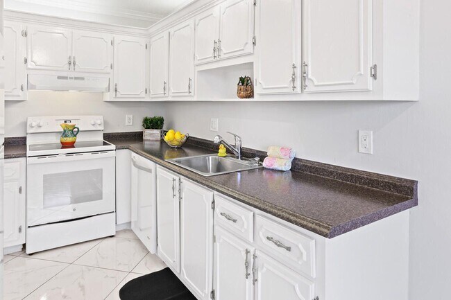 Photo - 2480 Juniper Dr Unidad 203