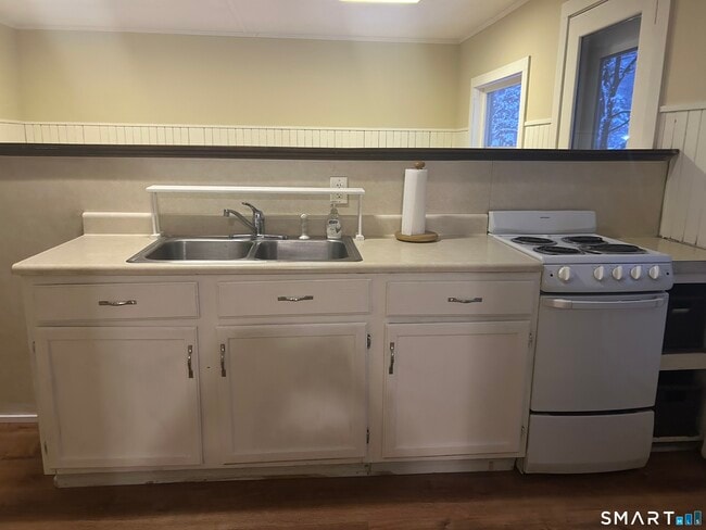 Photo - 673 Lovely St