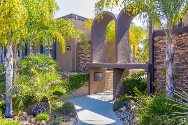 Entrance - Mellmanor Apartments