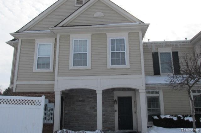 Building Photo - 10210 Midway Unit 103