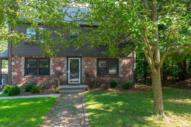 Photo - 291 Linden St Townhome