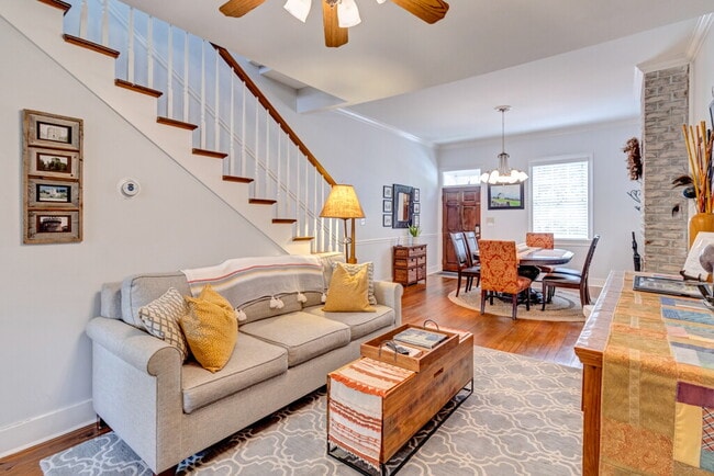 Photo - 513 E Harris St