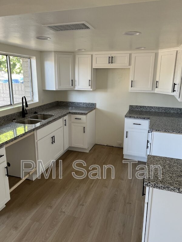 Building Photo - 10 W Concorda Dr Unit #104