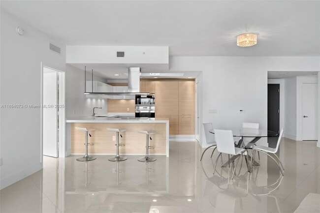 Building Photo - 17301 Biscayne Blvd Unit 1704 Rental