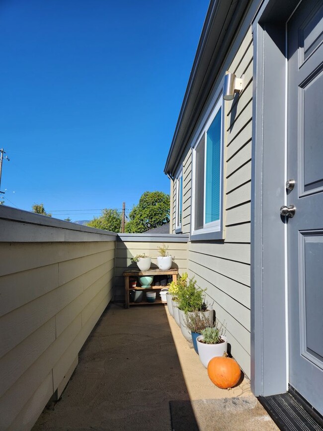 Photo - 627 Branch St Unit B