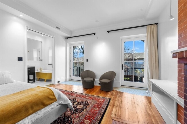 Photo - 320 Tappan St Unit 4