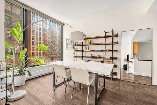 Photo - 505 Greenwich St