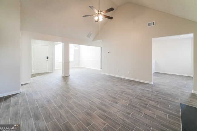 Photo - 3265 Trail Point