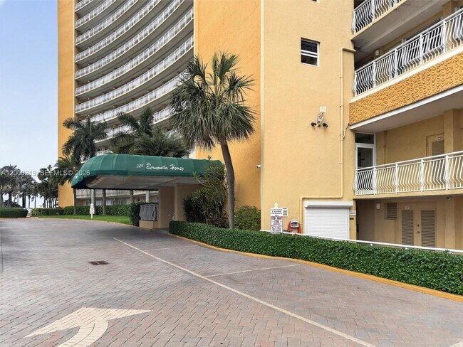 Photo - 328 N Ocean Blvd Unidad 707