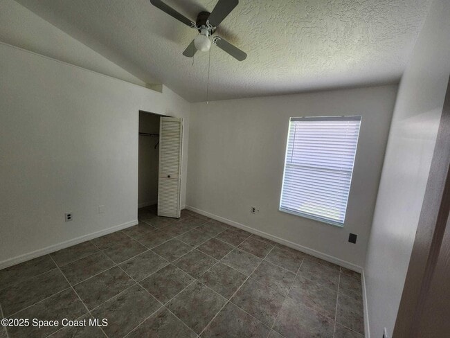 Photo - 650 Koutnik Rd SE