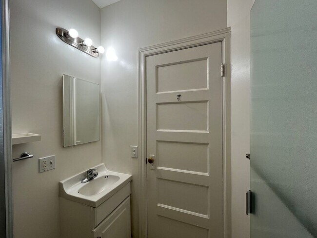 Photo - Sunlit Top Floor Jr. One Bedroom apartment home in Hayes Valley