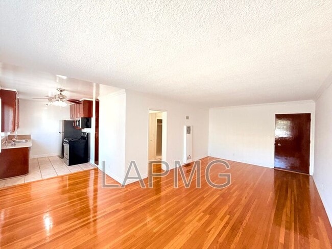 Photo - 956 Wilcox Ave
