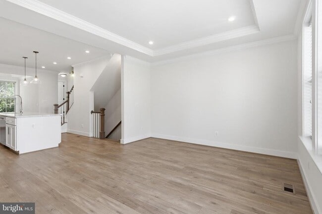 Photo - 2252 S Glebe Rd