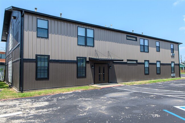 Photo - 4705 Lyons Ave Unit 7