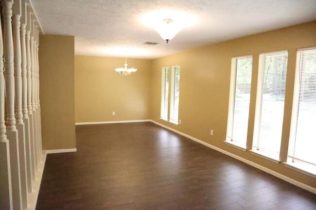 Photo - 2215 Silver Falls Dr