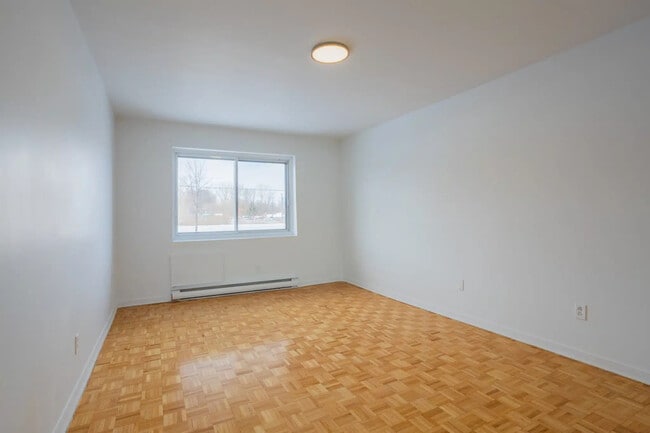 Photo - 2700 Thimens