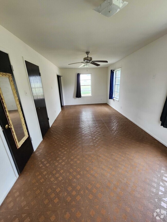 Building Photo - 10075 E Loop 1604 S Rental
