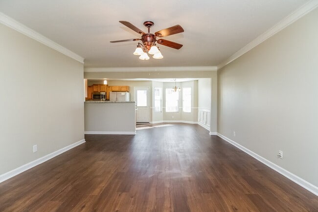 Photo - 1449 Westview Dr
