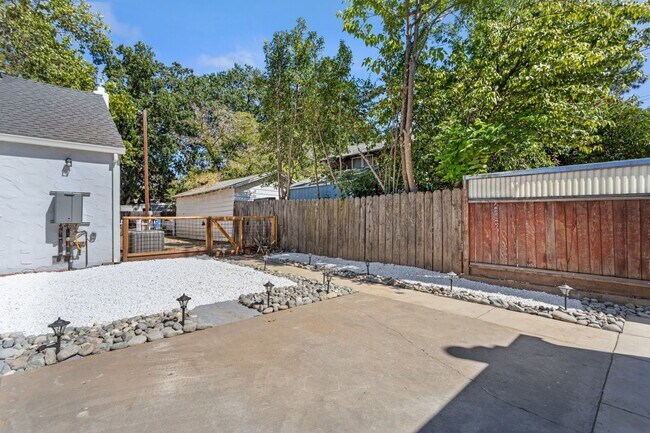 Photo - 4028 Unidad 4028 1/2 (Back)