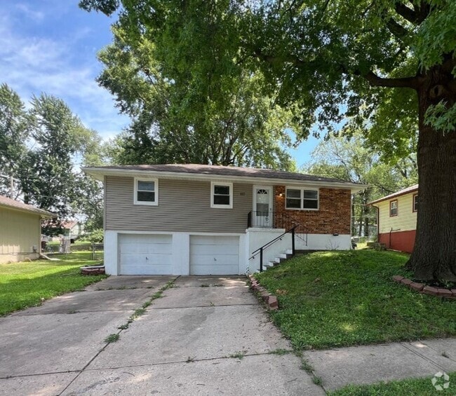 Building Photo - Charming 3 Bedroom Home with Finished Base...
