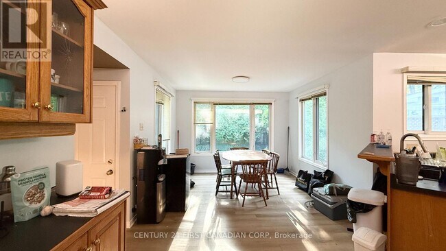 Photo - 80 Rollscourt Pl