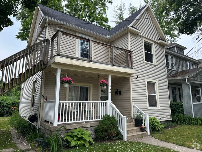 Building Photo - 453 Barth Ave SE Unit Apt 2