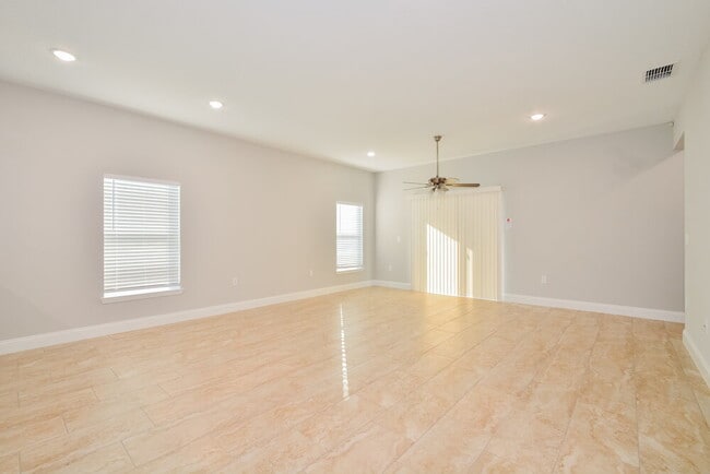 355 Clermont Dr