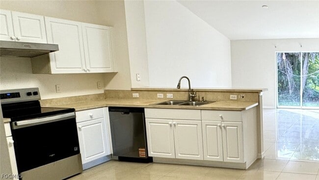 Building Photo - 10743 Robinson St