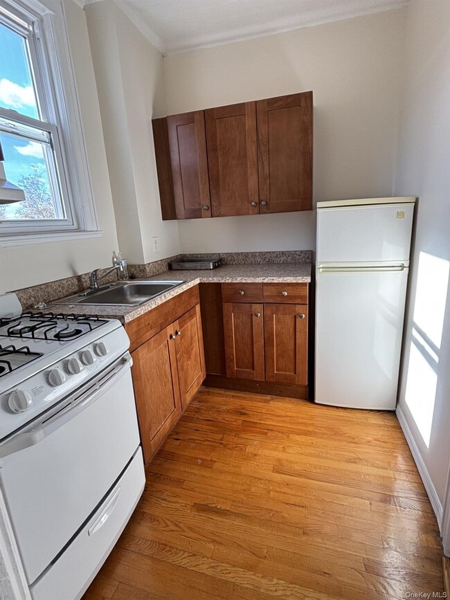 Photo - 71-58 70th St