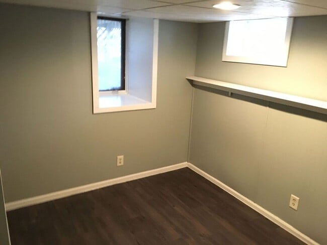 Photo - AVAILABLE SEPTEMBER 1st - 1 Bed 1 Bath Efficiency Apt across from Portland Square Park Unit #3