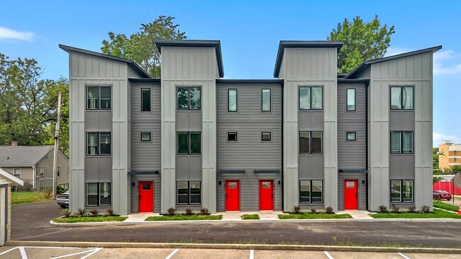 Building Photo - 204 E 17th St Rental