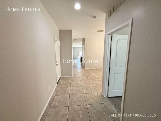 Photo - 10453 E Cliffrose Ln