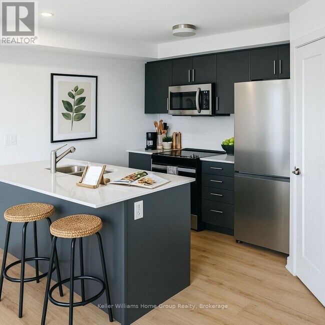 Photo - 940 St David St N