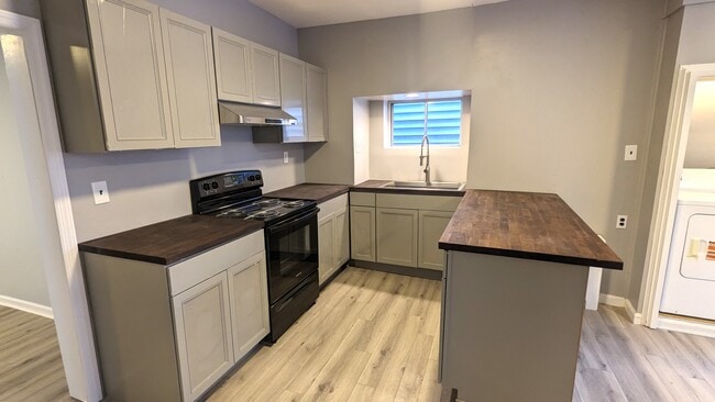 Building Photo - 58 Mann Ave Unit 2