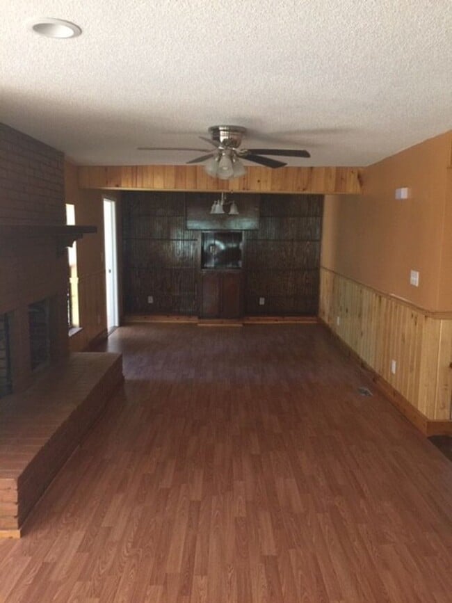 Photo - 210 Pineleaf Ln