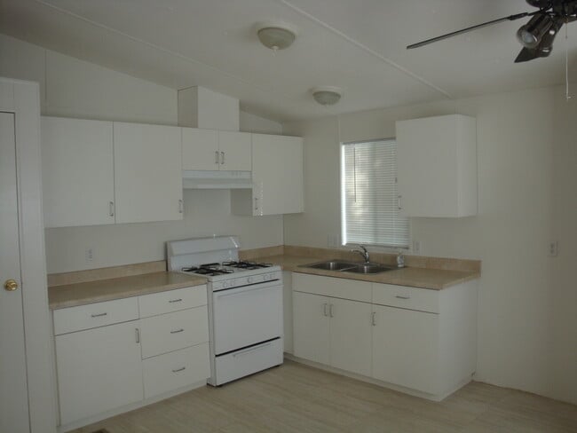 8451 19th St Unidad Trailer