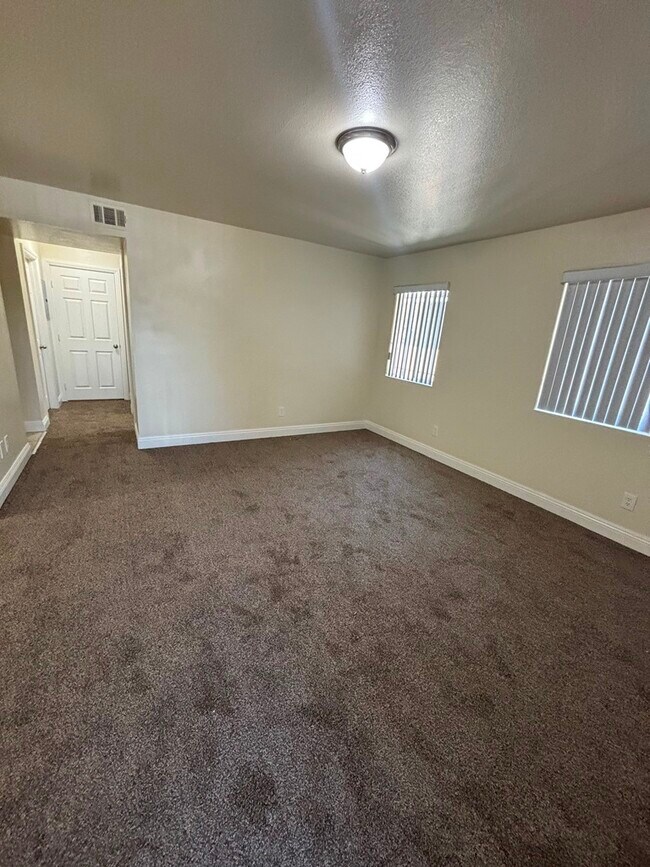 Photo - 834 1/2 E 77th St