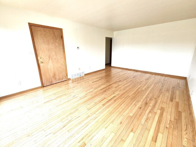 4309 N 91st St Unit Upper