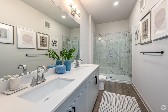 2BR, 2BA - 1,086SF - Primary Bathroom
